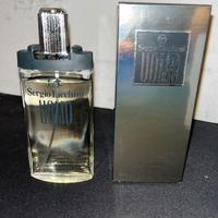 Profumi, collane, e guanti