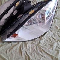 Fari Ford Focus 03-04 originali usati