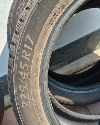 Pneumatici invernali 225/45 raggio 17  usati poco