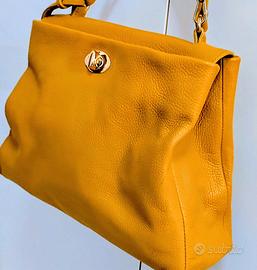 Borsa da donna giallo senape vera pelle firmata.