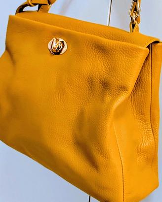Borsa da donna giallo senape vera pelle firmata.