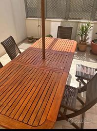Ombrellone da giardino, tavolo e sedie