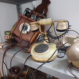 vari  telefoni  antichi 