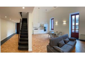 In palazzo storico ampio trivano ristrutturato