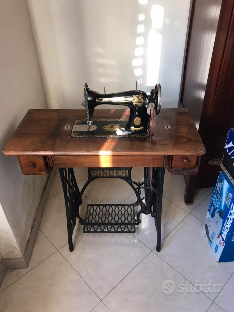 MACCHINA DA CUCIRE SINGER A PEDALE con mobiletto, vintage d'epoca