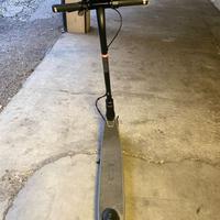 Monopattino elettrico ninebot e 2