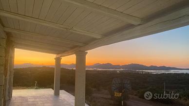 Villetta vista mare-giardino con parcheggio