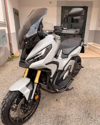Xadv750