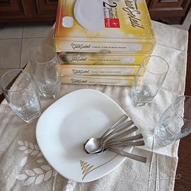 6 piatti da dessert ,6 cucchiaini