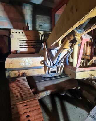 ESCAVATORE BENATI 90