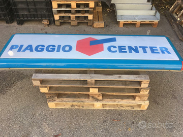 Insegna luminosa piaggio