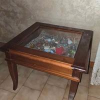 Tavolino in legno con vetro