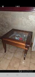 Tavolino in legno con vetro
