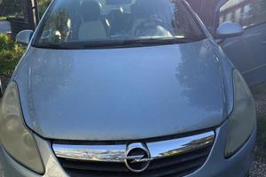 Opel corsa 1.2 benzina.