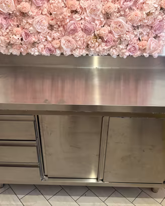 Tavolo armadiato in acciaio inox
