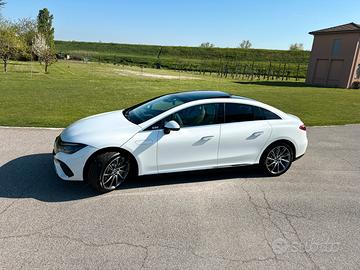 Noleggio Mercedes EQE con Autista per cerimonie