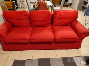 Divano letto tre posti rosso