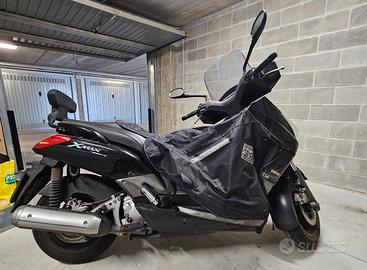 YAMAHA XMAX 250 