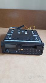 Autoradio con mangiacassette