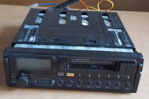 Autoradio con mangiacassette
