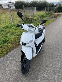 peugeot tweet 125