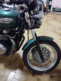 Triumph 900