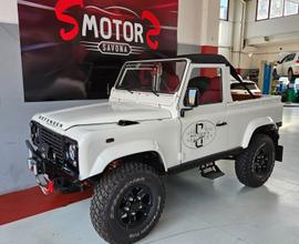 Land Rover Defender 90 restomod heritage bikini