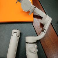 stabilizzatore DJI con trepiedi per cellulare 