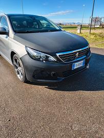 Peugeot 308 GT line HDi 130cv incidentata davanti 