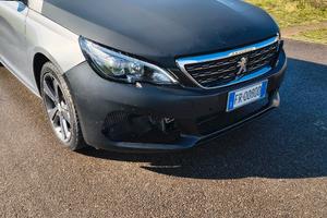 Peugeot 308 GT line HDi 130cv incidentata davanti 