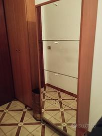 Scarpiera in legno con ante a specchio