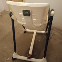 seggiolone e fasciatoio 