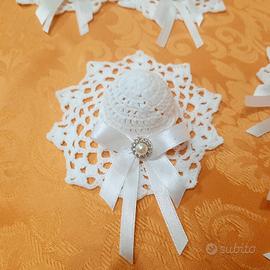 Cappellino uncinetto x bomboniera, portaconfetti