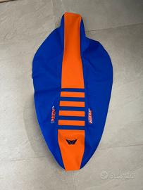 Copertina sella ktm