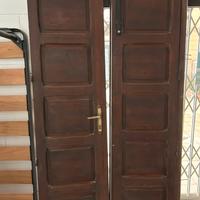 Portone d’ingresso in legno massello