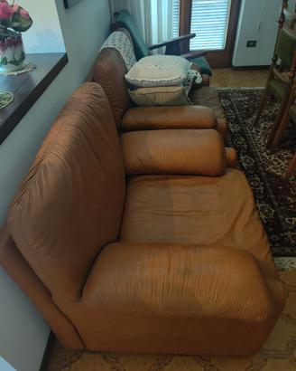 Divano vintage con poltrone pelle