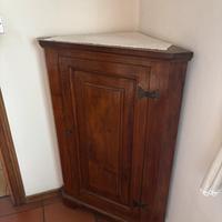 Mobiletto angolare antico