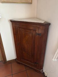 Mobiletto angolare antico