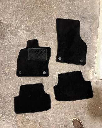 SET 4 TAPPETI VW GOLF 7 ORIGINALI nuovi