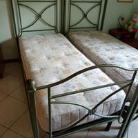 lettini materassi reti e lampadario