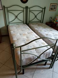 lettini materassi reti e lampadario