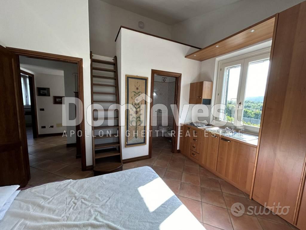 Rustico / Casale di 200 m² con più di 5 locali a C - Vista 6