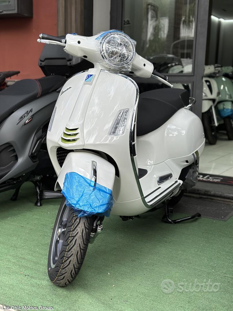 subito-leschicmotorsgroup-vespa-310-supertech-moto-e-scooter-in