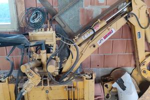 Retro escavatore trattore 