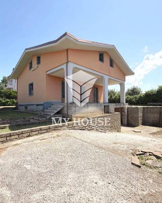 Villa di 302 m² con più di 5 locali e box auto dop