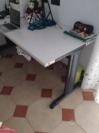 scrivania ufficio tavolo lavoro studio