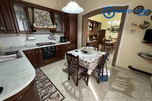 Bifamiliare ristrutturata con ampio giardino.