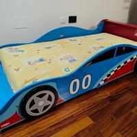Lettino bambino a forma di automobile con materass