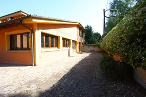 NEGOZIO A CALDERARA DI RENO