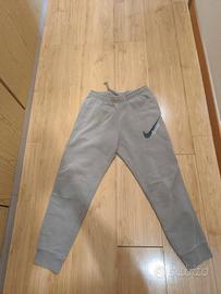 Pantaloni Nike